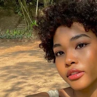 Nia W.